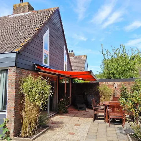Holiday home In With Garden Noordwijkerhout